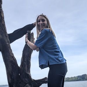 Meet your Posher, Hallie